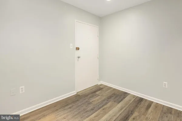 $1,950 | 3354 Woodburn Road, Unit 14, Annandale, VA 22003