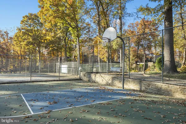 $1,950 | 3354 Woodburn Road, Unit 14, Annandale, VA 22003