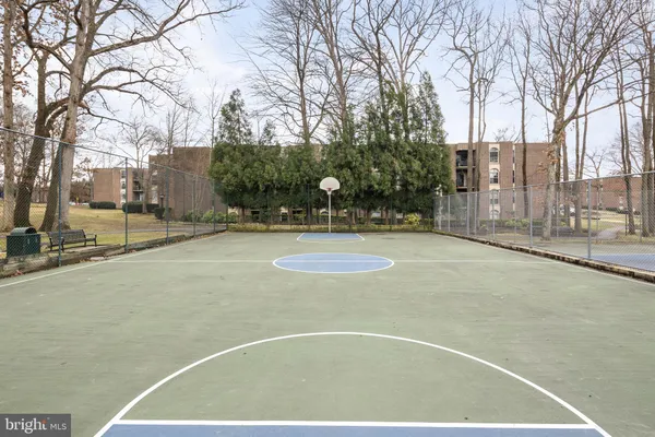 $1,950 | 3354 Woodburn Road, Unit 14, Annandale, VA 22003