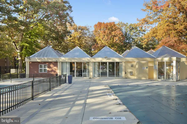 $1,950 | 3354 Woodburn Road, Unit 14, Annandale, VA 22003