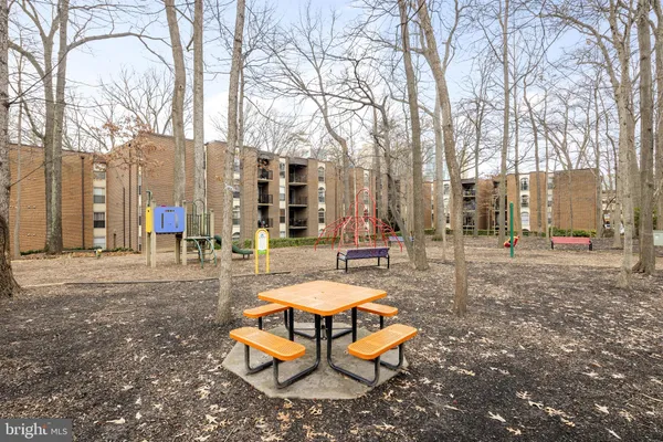 $1,950 | 3354 Woodburn Road, Unit 14, Annandale, VA 22003