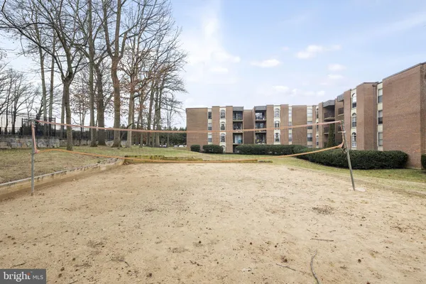 $1,950 | 3354 Woodburn Road, Unit 14, Annandale, VA 22003