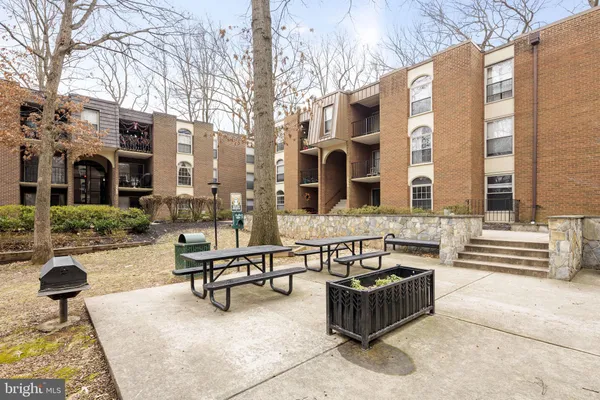 $1,950 | 3354 Woodburn Road, Unit 14, Annandale, VA 22003