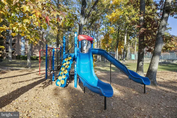 $1,950 | 3354 Woodburn Road, Unit 14, Annandale, VA 22003