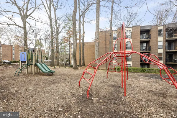 $1,950 | 3354 Woodburn Road, Unit 14, Annandale, VA 22003