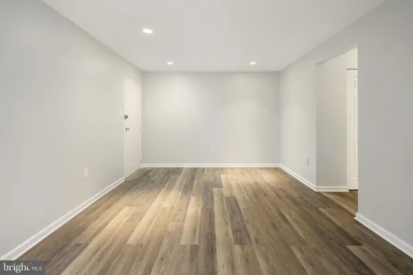 $1,950 | 3354 Woodburn Road, Unit 14, Annandale, VA 22003