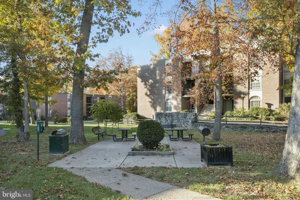 $1,950 | 3354 Woodburn Road, Unit 14, Annandale, VA 22003