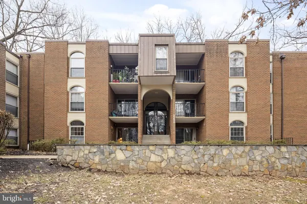 $1,950 | 3354 Woodburn Road, Unit 14, Annandale, VA 22003