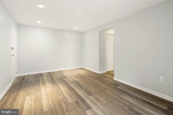 $1,950 | 3354 Woodburn Road, Unit 14, Annandale, VA 22003