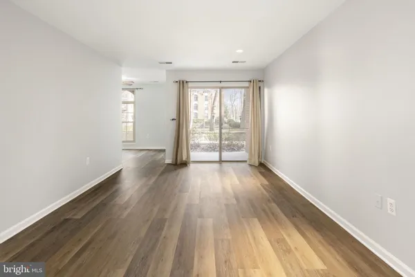 $1,950 | 3354 Woodburn Road, Unit 14, Annandale, VA 22003