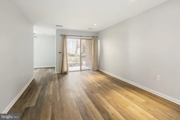 $1,950 | 3354 Woodburn Road, Unit 14, Annandale, VA 22003