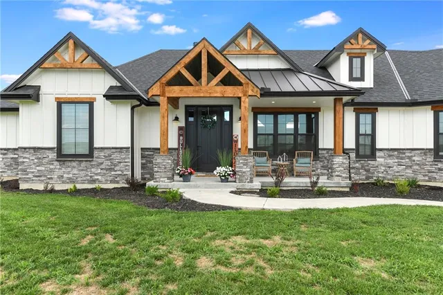 $1,100,000 | 4023 Highway 131, Odessa, MO 64076