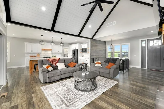 $1,100,000 | 4023 Highway 131, Odessa, MO 64076