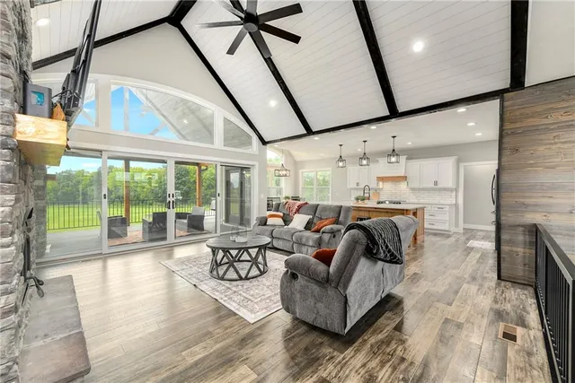 $1,100,000 | 4023 Highway 131, Odessa, MO 64076