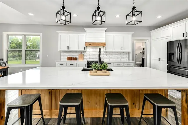 $1,100,000 | 4023 Highway 131, Odessa, MO 64076