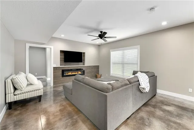 $1,100,000 | 4023 Highway 131, Odessa, MO 64076