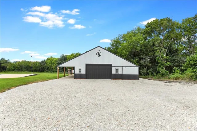 $1,100,000 | 4023 Highway 131, Odessa, MO 64076