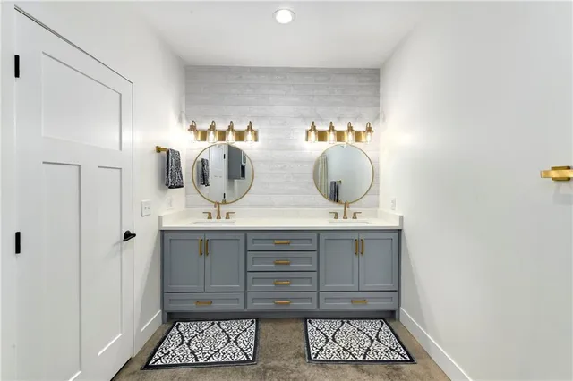 $1,100,000 | 4023 Highway 131, Odessa, MO 64076