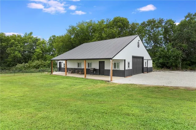 $1,100,000 | 4023 Highway 131, Odessa, MO 64076