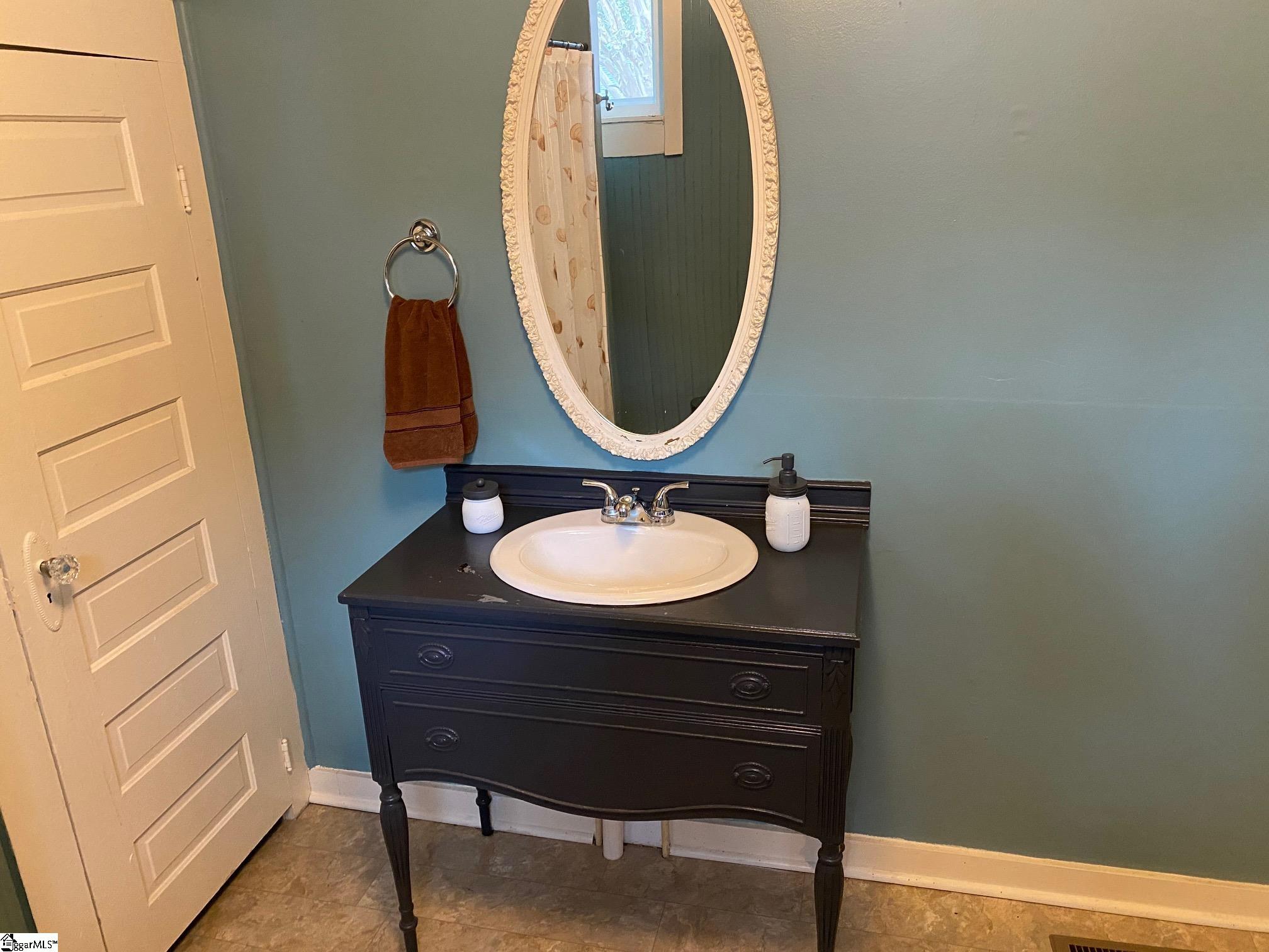 657 South Harper Street Laurens, SC 29360 - Photo 16 of 23