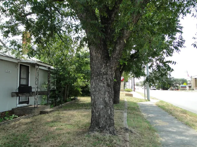 a view of a house with a entertaining space