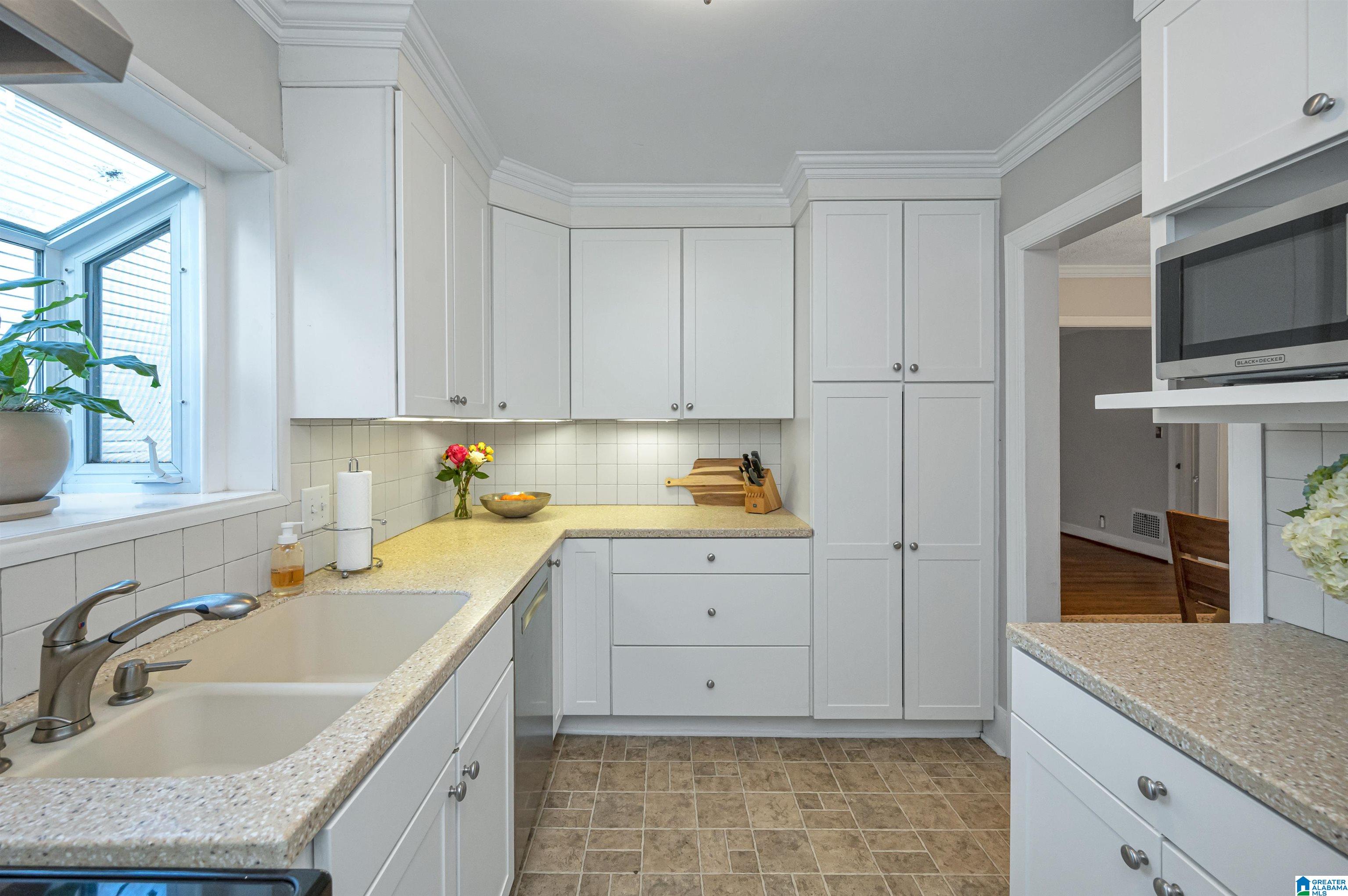 1833 Windsor Boulevard Birmingham, AL 35209 - Photo 12 of 39