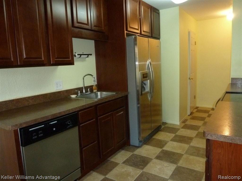 39964 Crosswinds Road Novi, MI 48375 - Photo 13 of 29 Kitchen.jpg