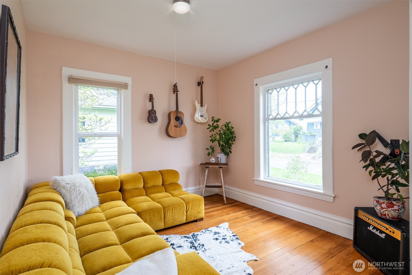 2301 I Street Bellingham, WA 98225 - Photo 12 of 28 a living room with furniture and a window