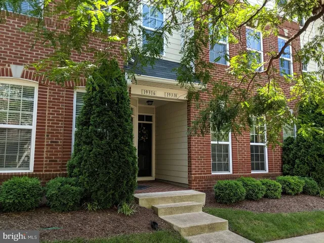 $2,625 | 19318 Diamond Lake Drive, Leesburg, VA 20176