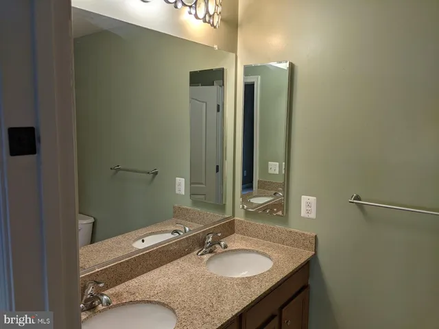 $2,625 | 19318 Diamond Lake Drive, Leesburg, VA 20176