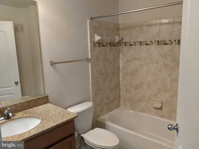 $2,625 | 19318 Diamond Lake Drive, Leesburg, VA 20176