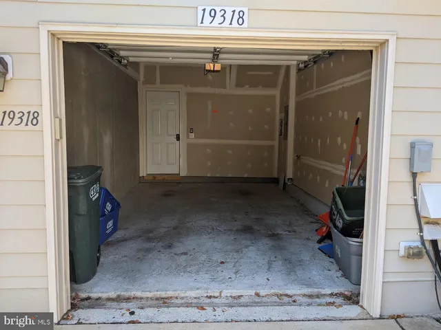 $2,625 | 19318 Diamond Lake Drive, Leesburg, VA 20176