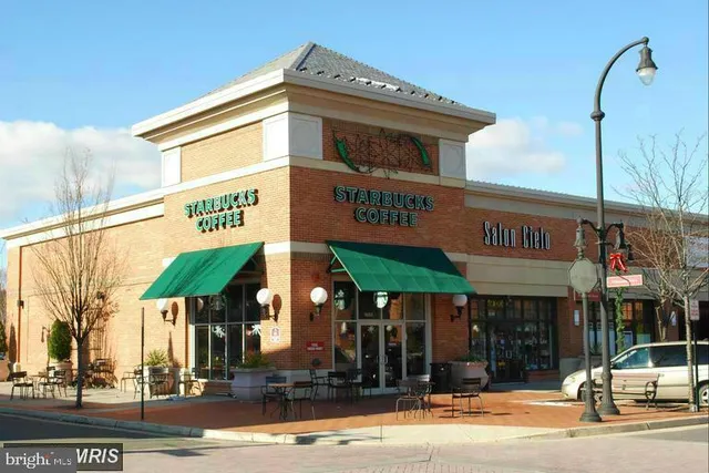 $2,625 | 19318 Diamond Lake Drive, Leesburg, VA 20176