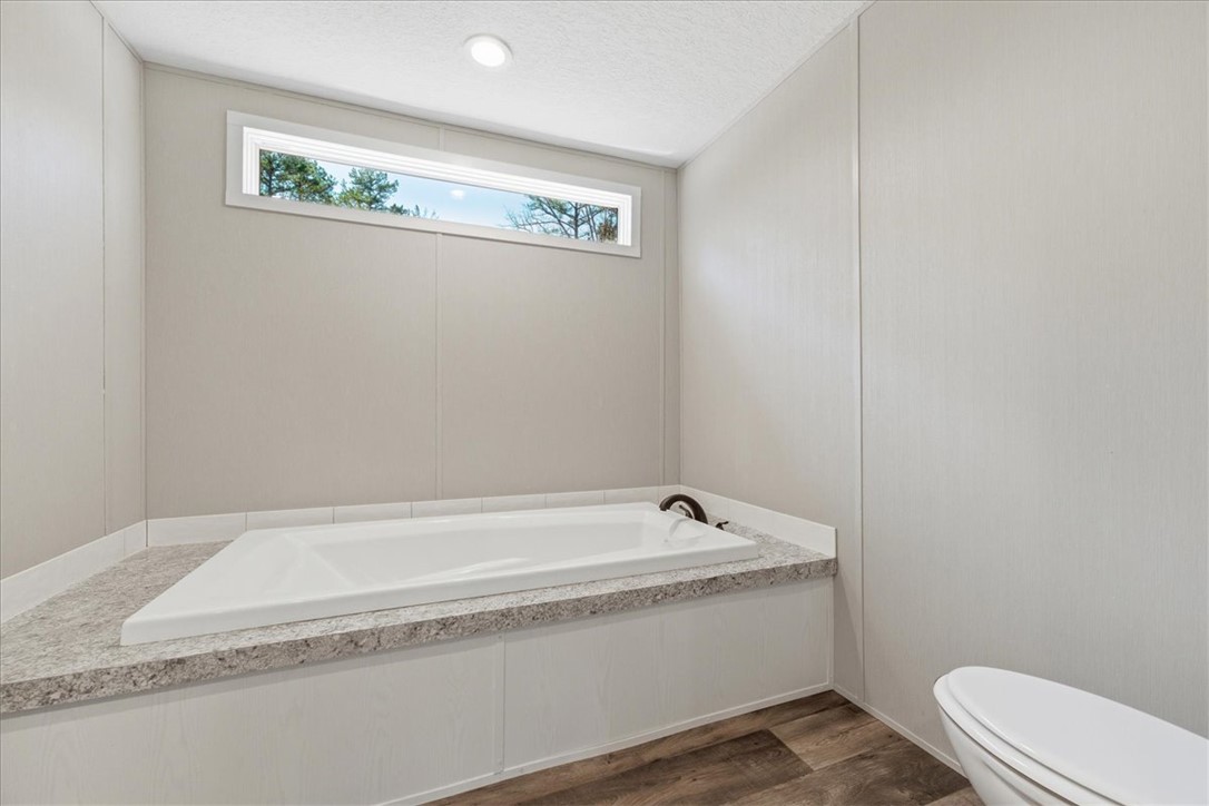 205 Union Court West Union, SC 29696 - Photo 19 of 28 This bathroom features a deep soaking tub and recessed lighting.