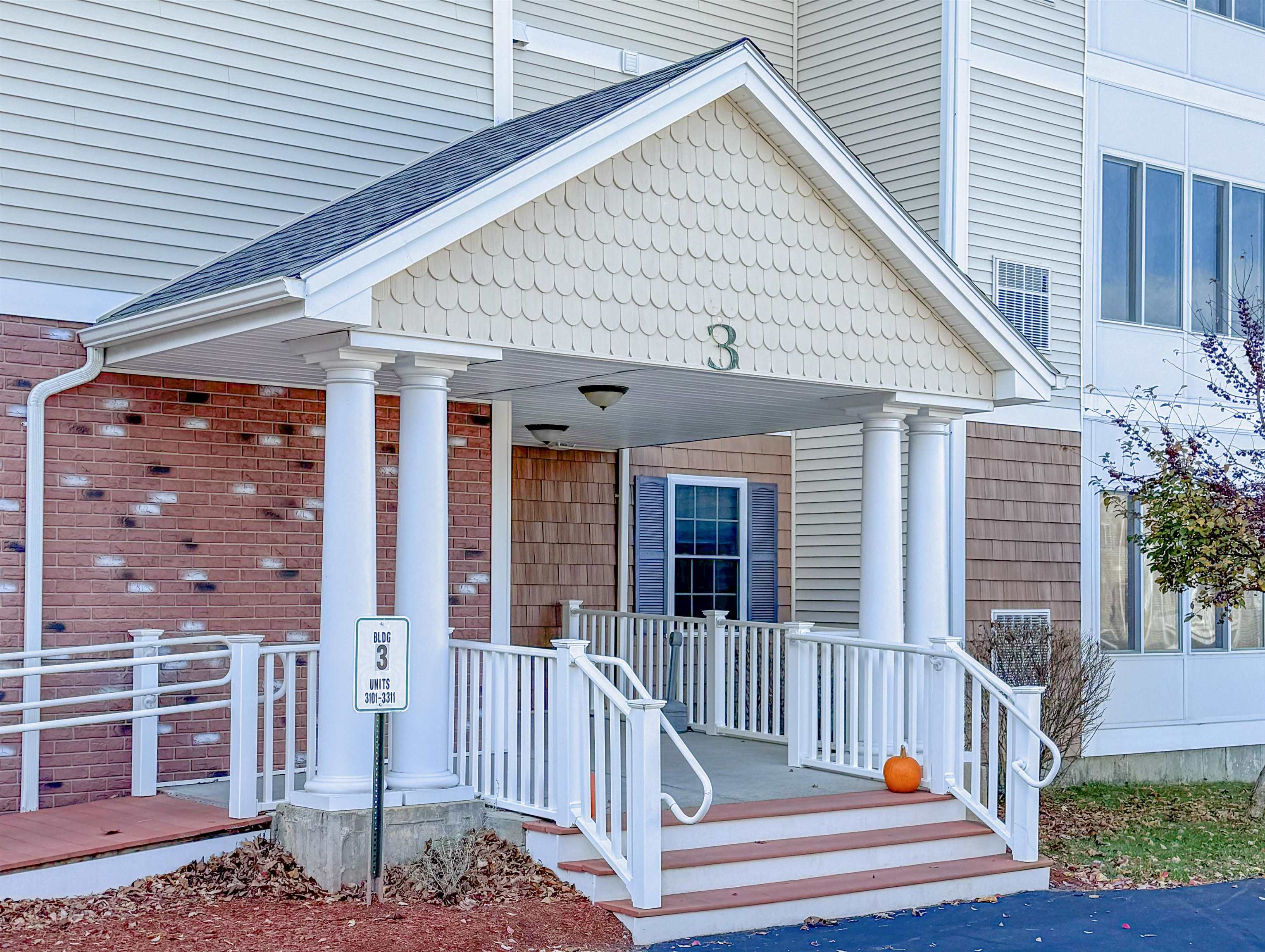 65 Fordway Extension, Unit 104 Derry, NH 03038 - Photo 2 of 27