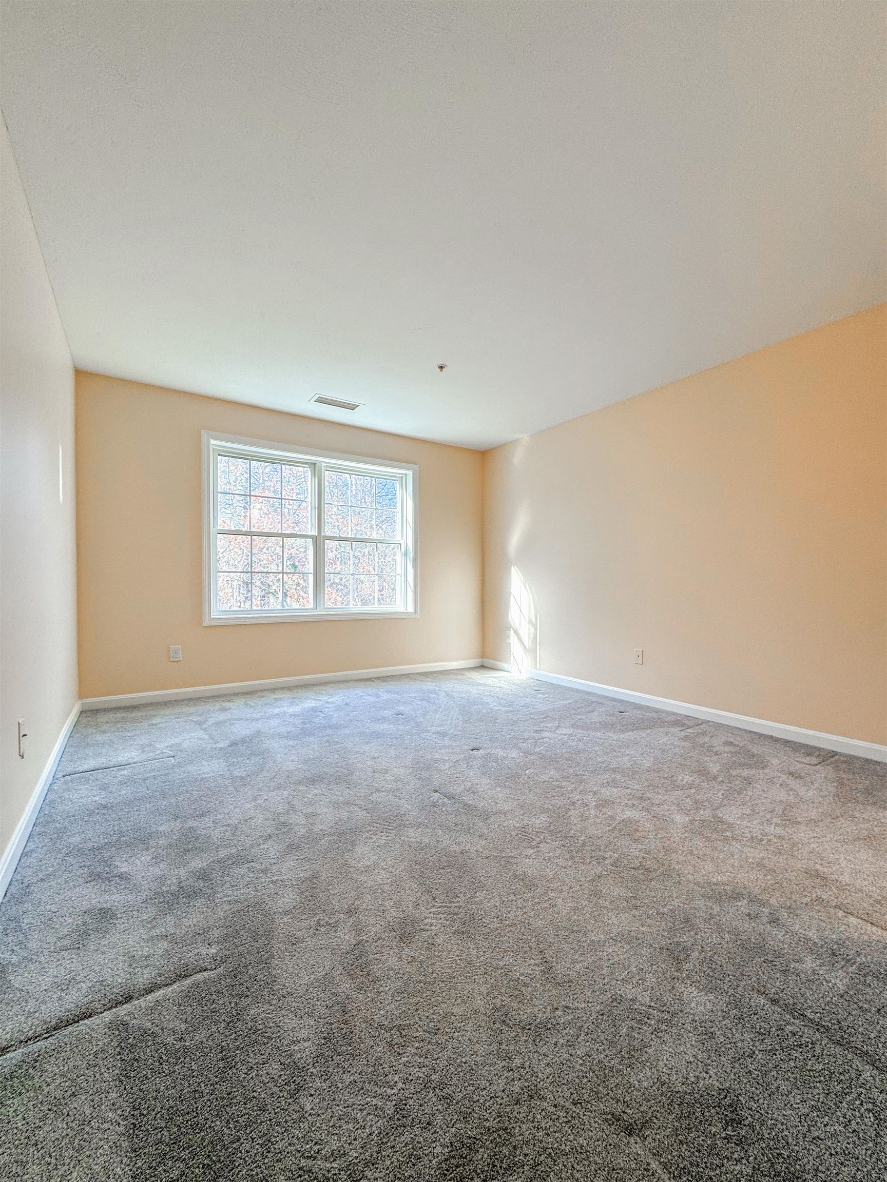 65 Fordway Extension, Unit 104 Derry, NH 03038 - Photo 4 of 27