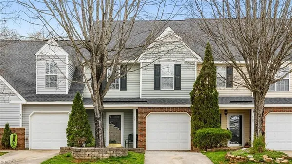 $1,800 | 18 Pickwick Place, Greensboro, NC 27407
