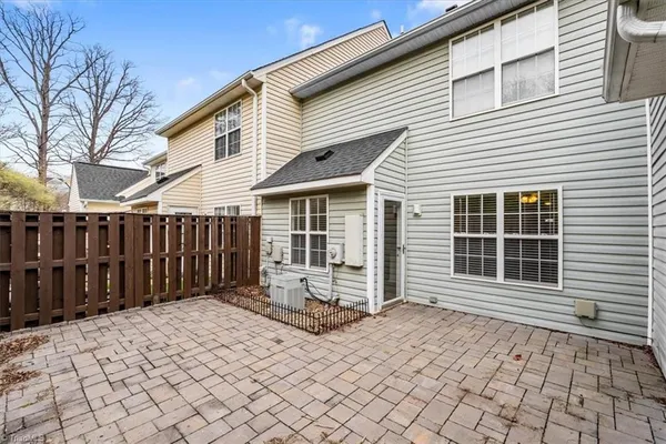 $1,800 | 18 Pickwick Place, Greensboro, NC 27407