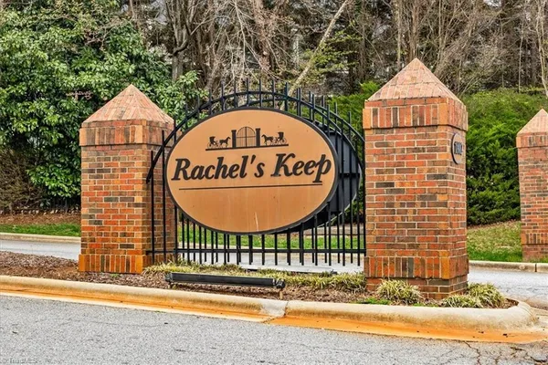 $1,800 | 18 Pickwick Place, Greensboro, NC 27407