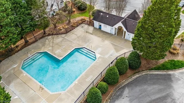 $1,800 | 18 Pickwick Place, Greensboro, NC 27407
