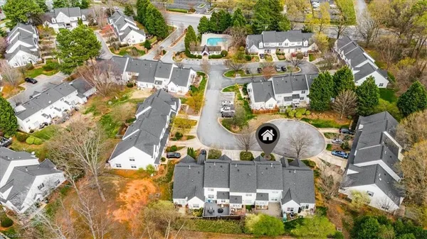 $1,800 | 18 Pickwick Place, Greensboro, NC 27407