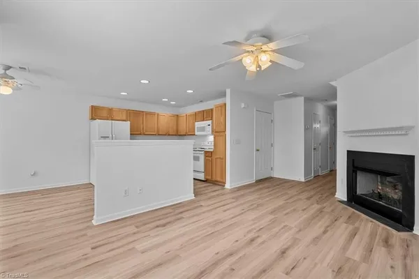 $1,800 | 18 Pickwick Place, Greensboro, NC 27407