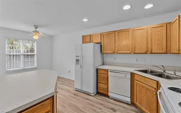 $1,800 | 18 Pickwick Place, Greensboro, NC 27407