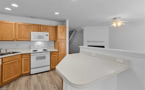 $1,800 | 18 Pickwick Place, Greensboro, NC 27407