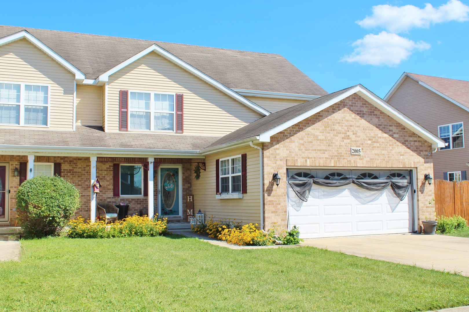 2005 Mountain Road Morris, IL 60450 - Photo 3 of 30 front view of a house with a yard