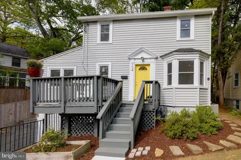 $749,000 | 704 Maplewood Avenue, Takoma Park, MD 20912