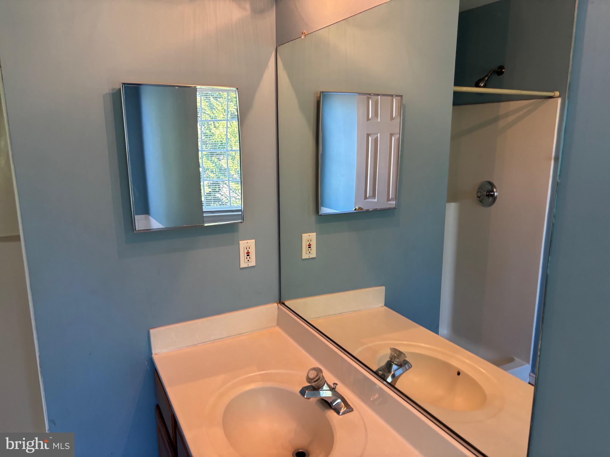 200 Torbert Loop Stafford, VA 22554 - Photo 23 of 28 a bathroom with a tub and a sink
