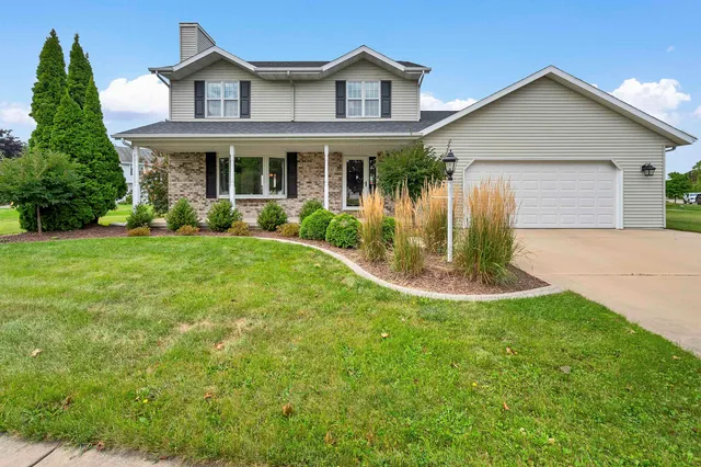 $449,900 | 737 Desplaine Road, De Pere, WI 54115