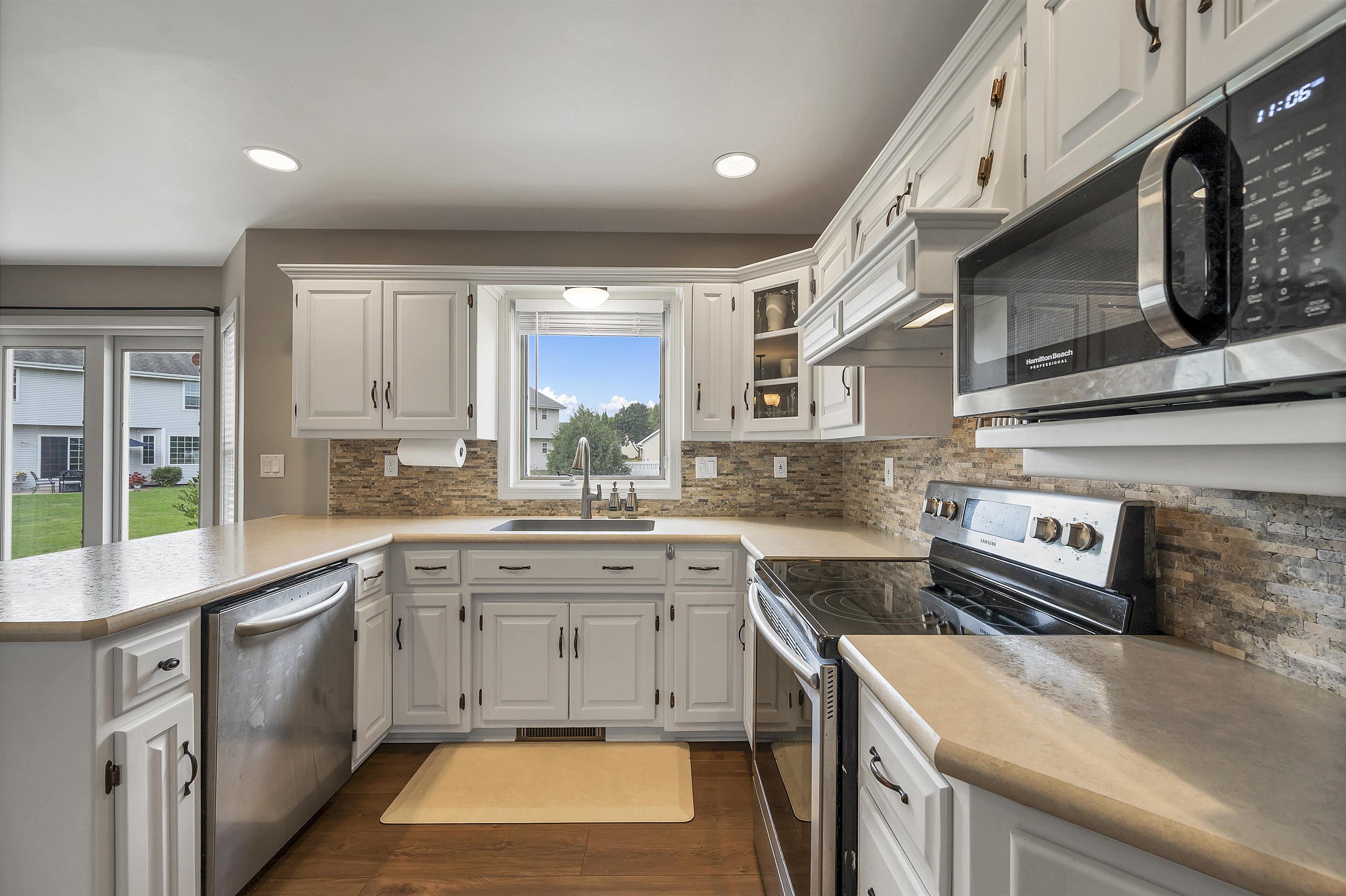 737 Desplaine Road De Pere, WI 54115 - Photo 14 of 45