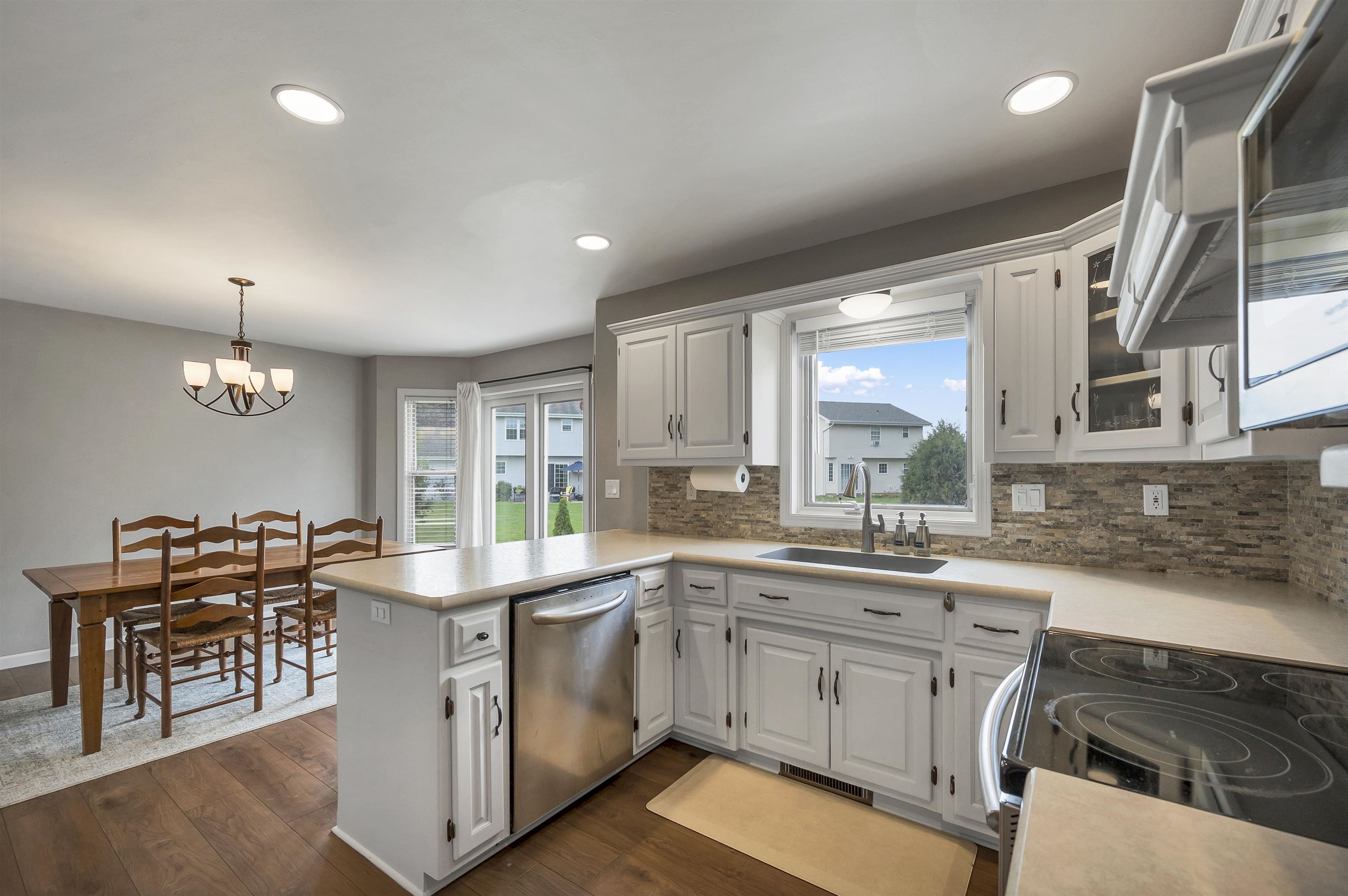 737 Desplaine Road De Pere, WI 54115 - Photo 15 of 45